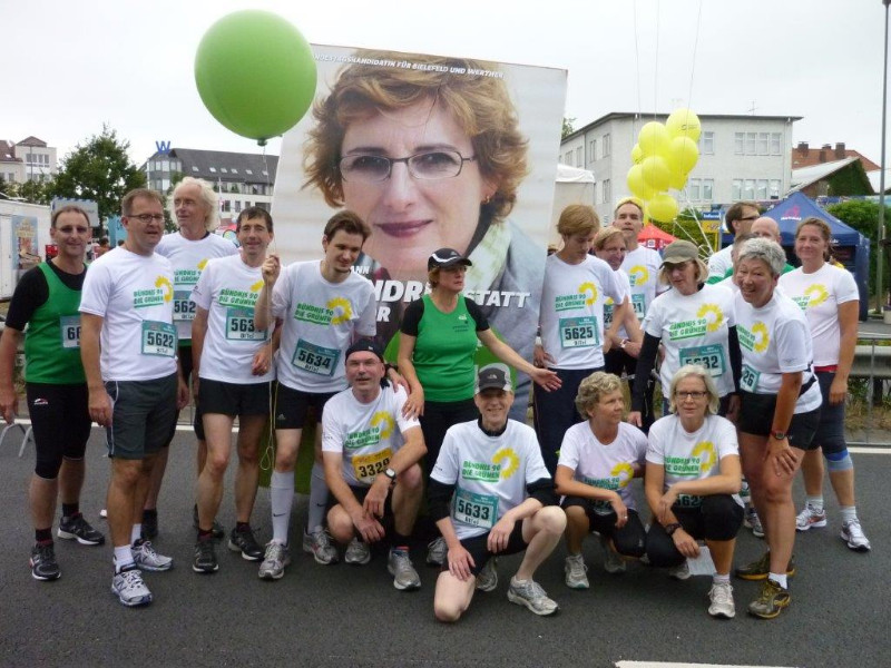 Großes Greenteam mit „Britta-Anhänger“ beim run&roll day